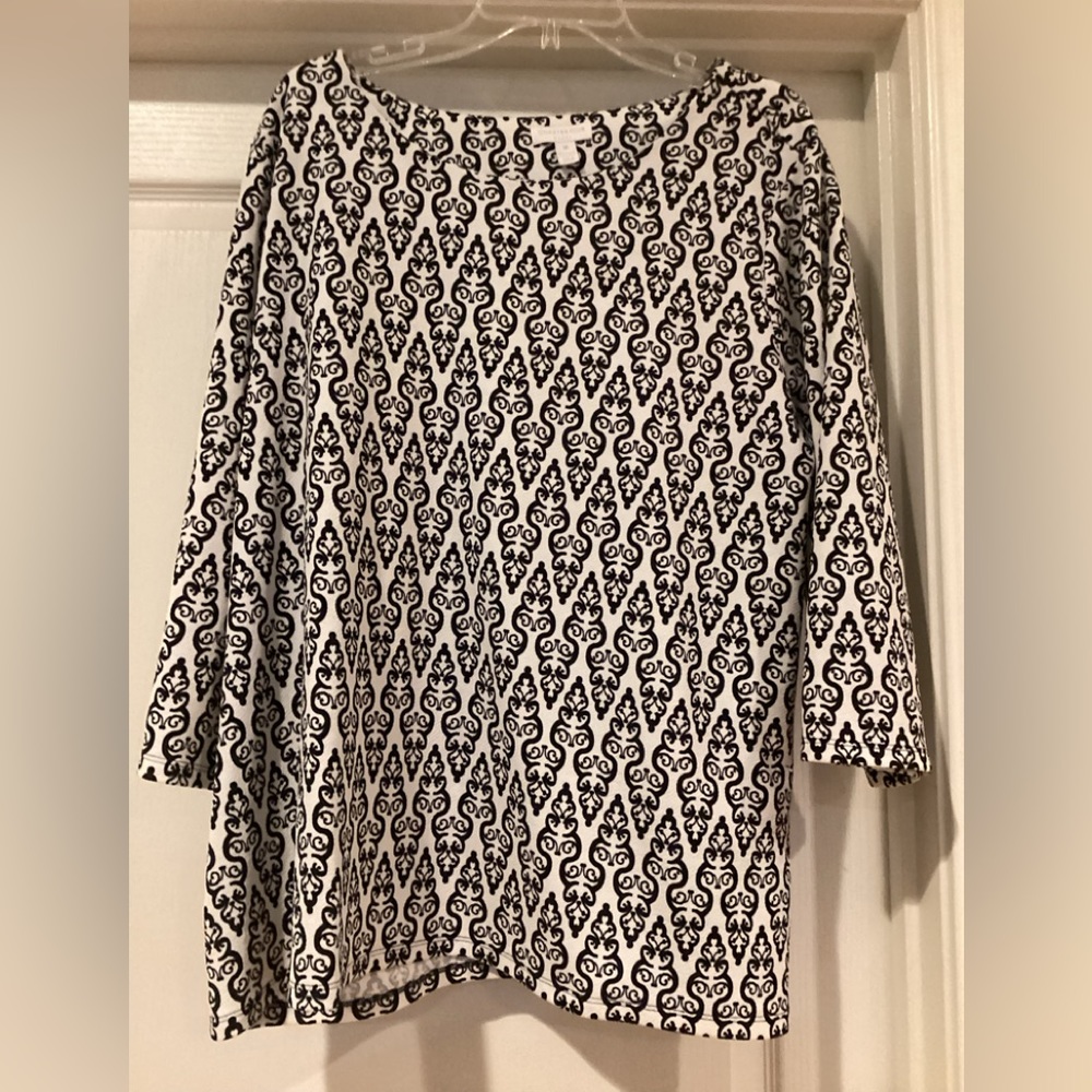 Fabulous patterned women’s blouse. Immaculate condition!